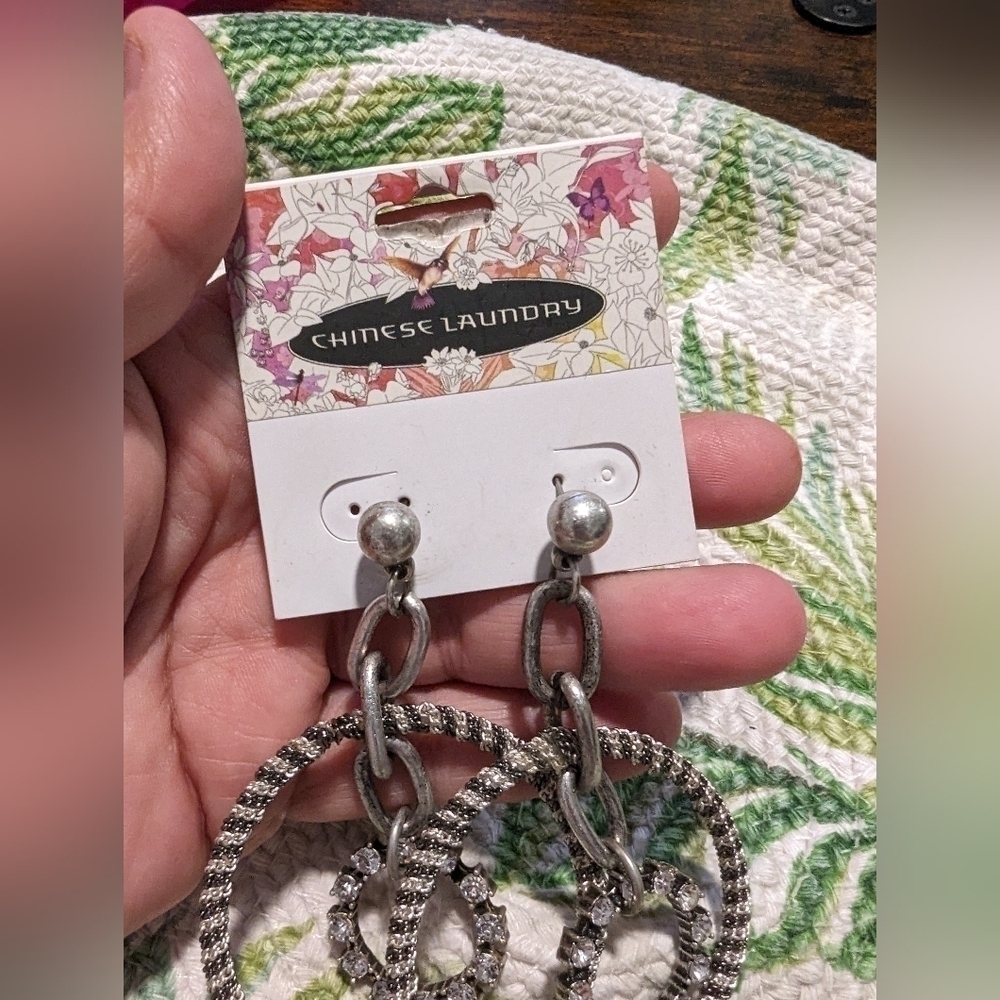 Chinese Laundry Earring set Two hoop sizes - Picture 4 of 5